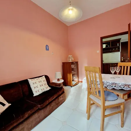 Apartament Mihaela *