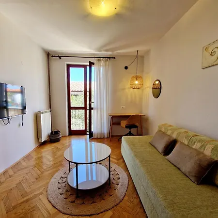 Apartament Mihaela *
